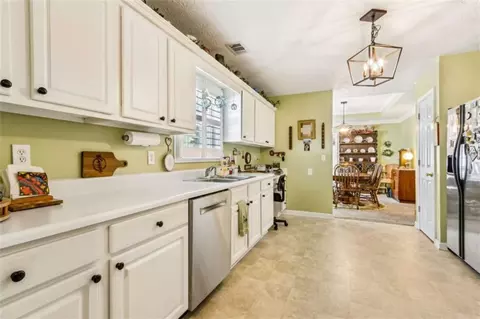Kitchen - 117 Azalea Dr, Winder, GA 30680 photo 3 of 6