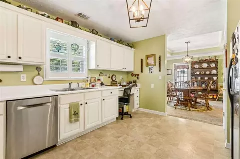 Kitchen - 117 Azalea Dr, Winder, GA 30680 photo 5 of 6