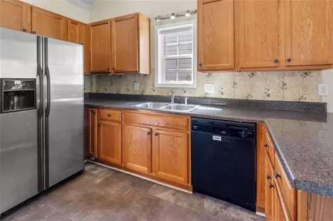 Kitchen - 207 Cole Ct, Canton, GA 30114 photo 3 of 3
