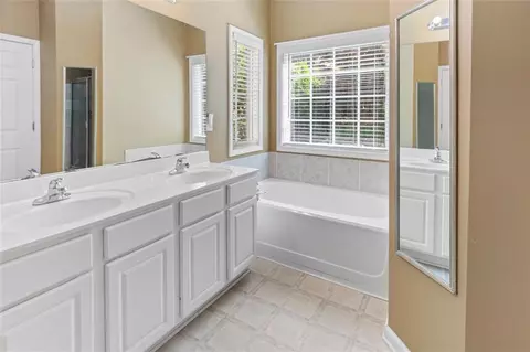 Bath - 207 Cole Ct, Canton, GA 30114 photo 2 of 5