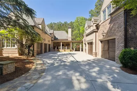 811 Flathead Pass, Suwanee, GA 30024 photo 3