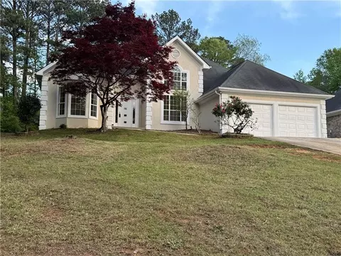 9454 Lakeview Ct, Douglasville, GA 30135