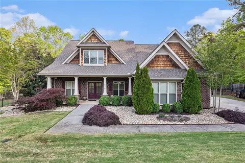 420 Dogwood Ln, Jefferson, GA 30549