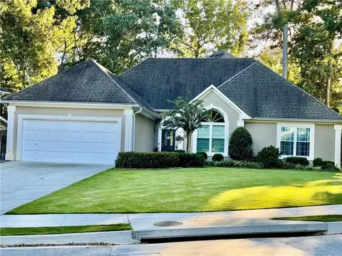 10825 Pinewalk Forest Cir, Alpharetta, GA 30022