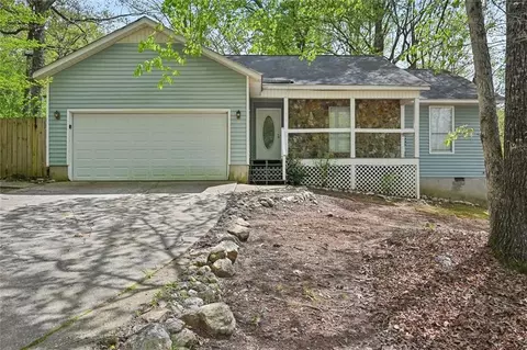 105 Country Side Dr, Senoia, GA 30276