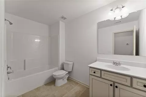 Bath - 550 Eldridge Dr, Suwanee, GA 30024 photo 4 of 4
