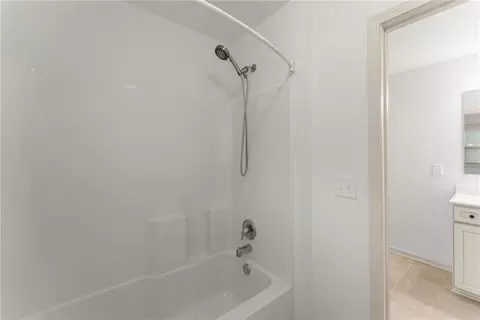 Bath - 550 Eldridge Dr, Suwanee, GA 30024 photo 2 of 4