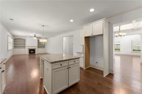Living - 550 Eldridge Dr, Suwanee, GA 30024 photo 4 of 9