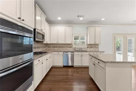 Kitchen - 550 Eldridge Dr, Suwanee, GA 30024 photo 1 of 3
