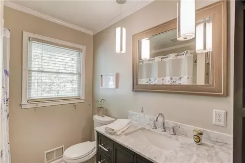 Bath - 4048 Suzanne Ln, Duluth, GA 30096 photo 3 of 4