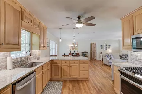 Kitchen - 4048 Suzanne Ln, Duluth, GA 30096 photo 4 of 4
