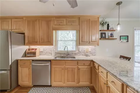 Kitchen - 4048 Suzanne Ln, Duluth, GA 30096 photo 3 of 4