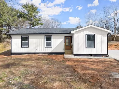 5843 Meadow View Ln, Flowery Branch, GA 30542