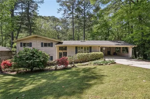 1496 Country Squire Dr, Decatur, GA 30033