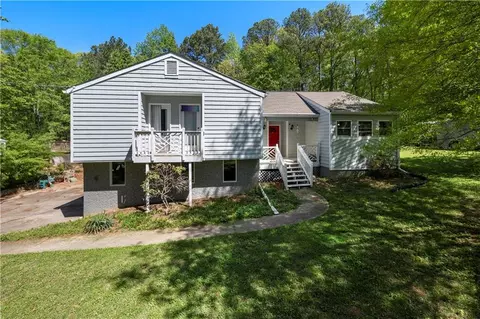6500 Chickasaw Dr, Douglasville, GA 30135