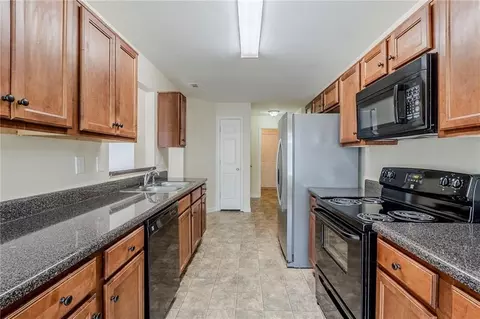 811 Betsy Ross Trl, Hampton, GA 30228 photo 9