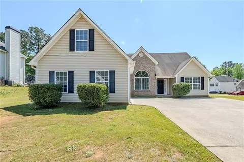 811 Betsy Ross Trl, Hampton, GA 30228