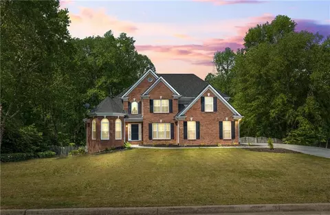 1213 Blue Springs Dr, Loganville, GA 30052