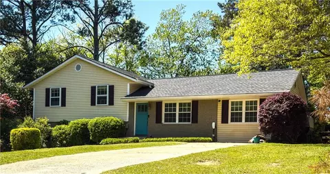 1105 Woodleigh Rd SE, Marietta, GA 30008