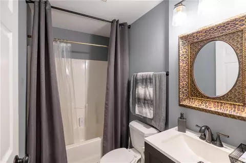 Bath - 2975 Oak Hampton Way, Duluth, GA 30096 photo 6 of 6