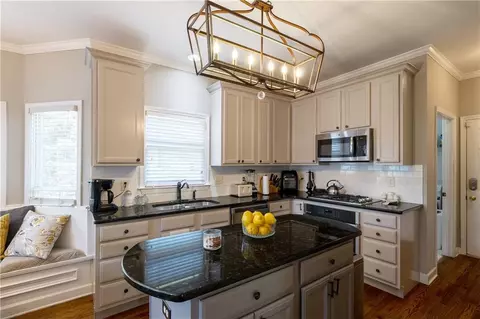 Kitchen - 2975 Oak Hampton Way, Duluth, GA 30096 photo 3 of 5
