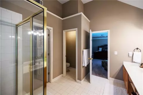 Bath - 2975 Oak Hampton Way, Duluth, GA 30096 photo 3 of 6