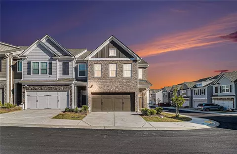 Exterior - 7676 Viking Rd, Fairburn, GA 30213 photo 1 of 6