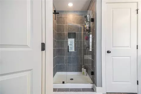 Bath - 7676 Viking Rd, Fairburn, GA 30213 photo 4 of 5