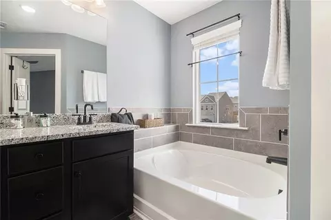 Bath - 7676 Viking Rd, Fairburn, GA 30213 photo 2 of 5