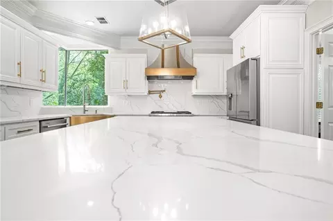 Kitchen - 315 Mossy Pointe, Duluth, GA 30097 photo 10 of 11