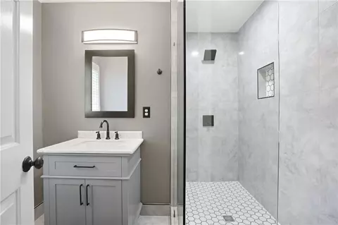 Bath - 315 Mossy Pointe, Duluth, GA 30097 photo 5 of 13
