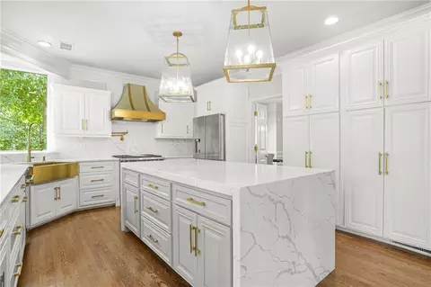 Kitchen - 315 Mossy Pointe, Duluth, GA 30097 photo 4 of 11