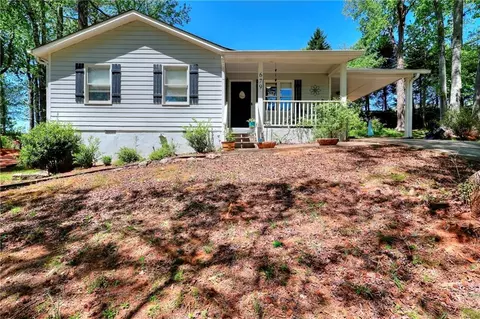 679 Suwanee Ct, Lawrenceville, GA 30043