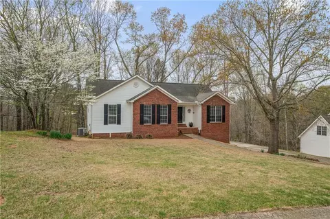 5550 Chestnut Creek Ln, Flowery Branch, GA 30542