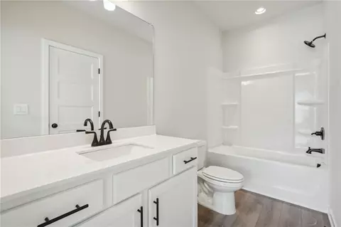 Bath - 73 Wingate Dr, Winder, GA 30680 photo 2 of 8