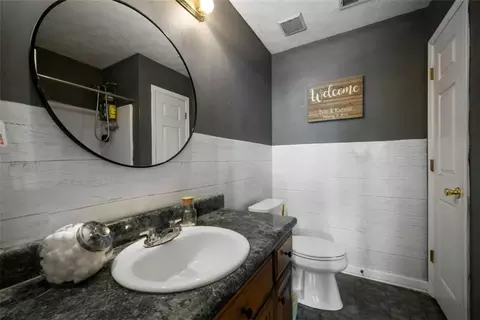 Bath - 486 Dugdown Rd, Buchanan, GA 30113 photo 1 of 2