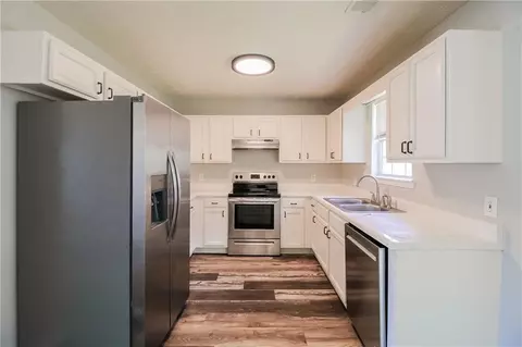 Kitchen - 265 Mountainview Dr, Covington, GA 30016 photo 2 of 2