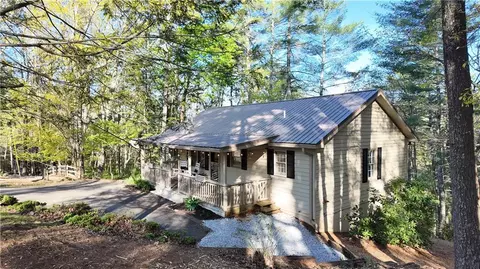 310 Dogwood Ter, Ellijay, GA 30536
