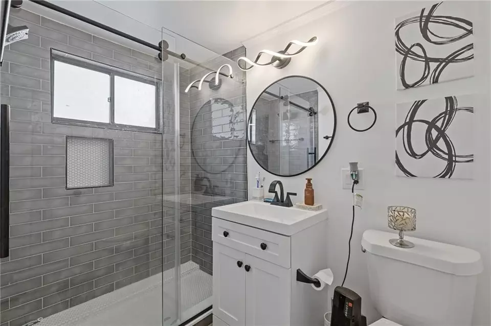Bath - 10 26th St NW #A2, Atlanta, GA 30309 photo 1 of 1