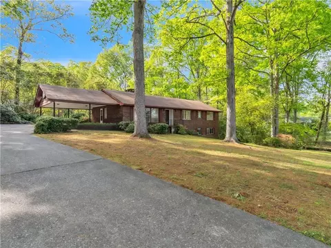 218 Woodland Dr, Calhoun, GA 30701