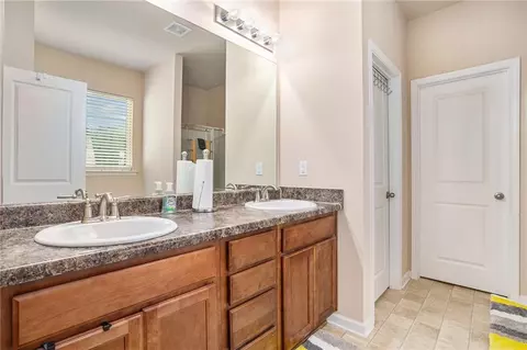 Bath - 25 Auburn Ct, Covington, GA 30016 photo 1 of 3