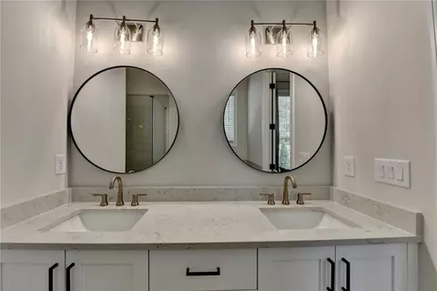 Bath - 3003 Evanshire Ave, Duluth, GA 30096 photo 5 of 10