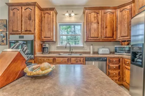 Kitchen - 6095 Blacks Bluff Rd, Cave Spring, GA 30124 photo 3 of 9