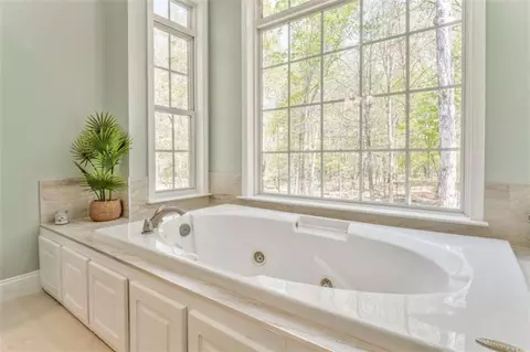 Bath - 6095 Blacks Bluff Rd, Cave Spring, GA 30124 photo 5 of 11
