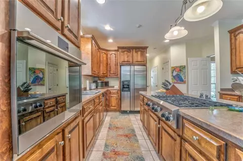 Kitchen - 6095 Blacks Bluff Rd, Cave Spring, GA 30124 photo 4 of 9