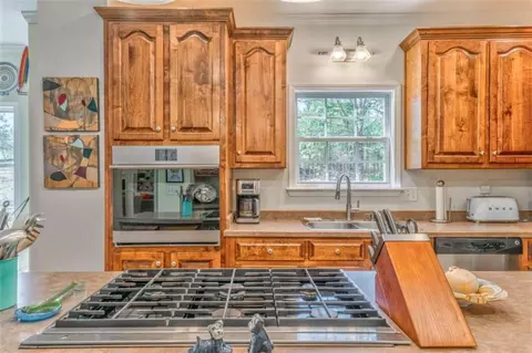 Kitchen - 6095 Blacks Bluff Rd, Cave Spring, GA 30124 photo 6 of 9