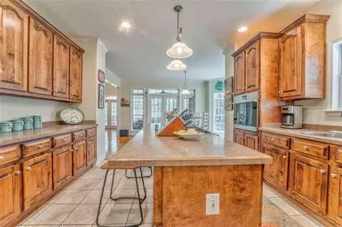 Kitchen - 6095 Blacks Bluff Rd, Cave Spring, GA 30124 photo 2 of 9