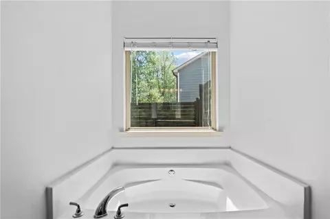 Bath - 2075 Villa Spring Ct, Dacula, GA 30019 photo 2 of 3
