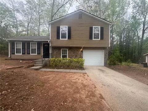 883 Greenhedge Dr, Stone Mountain, GA 30088