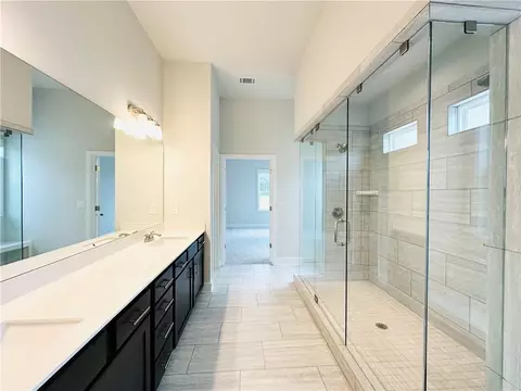Bath - 85 Wingate Dr, Winder, GA 30680 photo 3 of 5